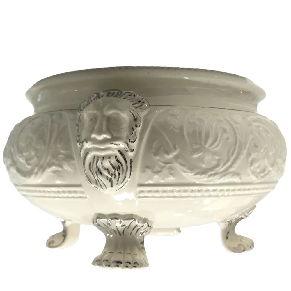VINTAGE WEDGWOOD ETRURIA ENGLAND COVERED PATRICIAN SHAPE TUREEN